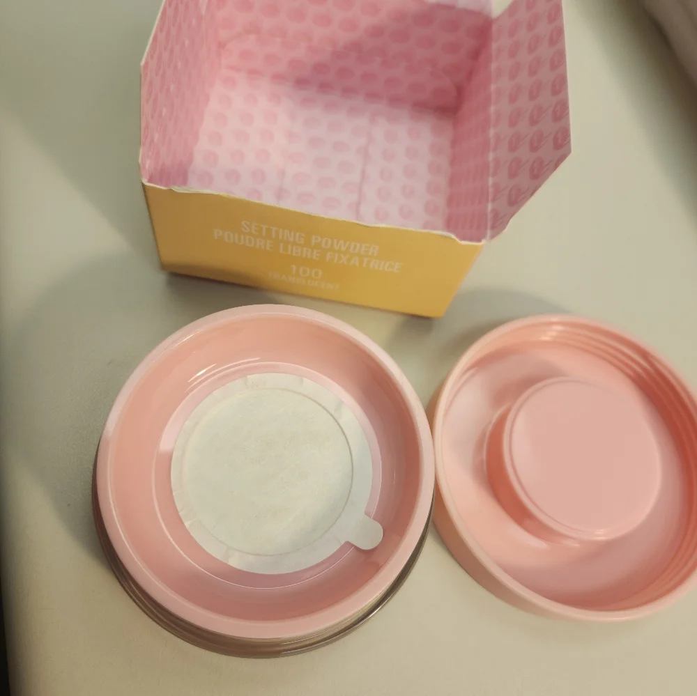 Kylie Cosmetics translucent setting powder